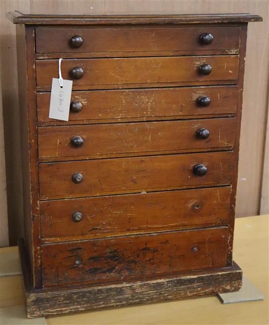 A Victorian pine collectors chest W.44cm